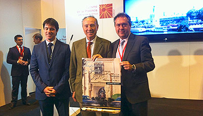 D. David Guevara, Delegado de Deportes del Ayuntamiento de Sevilla, D. Antonio Campos, Presidente de AECCAá y D. Juan Espadas, Alcalde de Sevilla