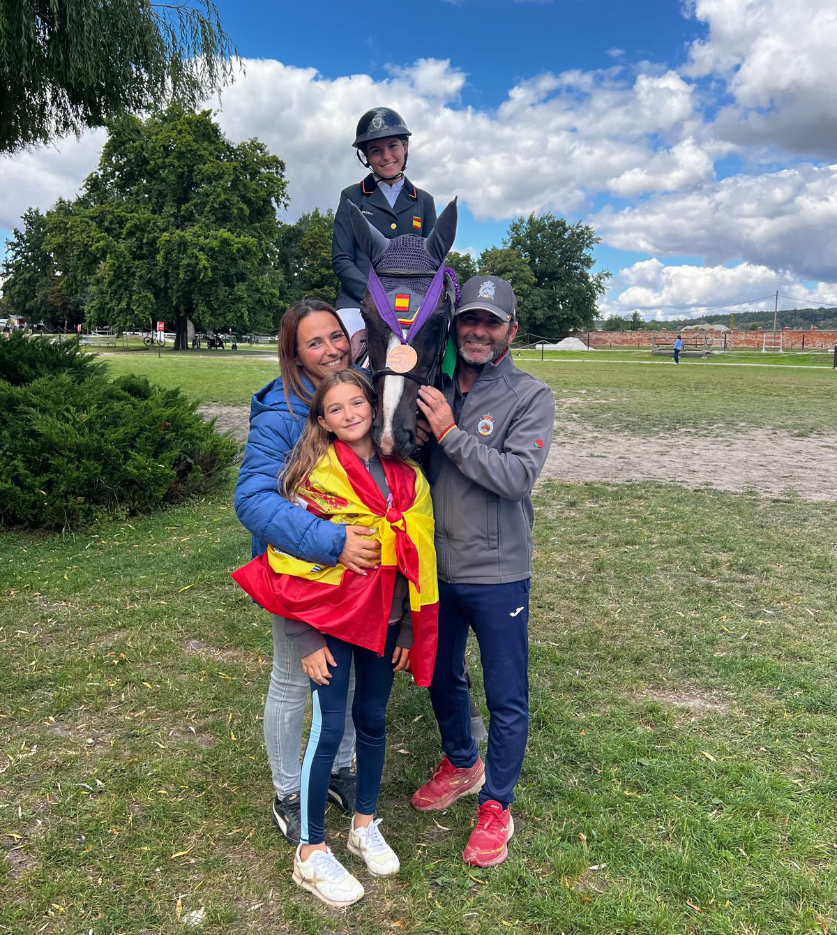 Taraje CP, con Carlos Díaz e Isabel Verdugo, y sus hijas Isabel y Carla.